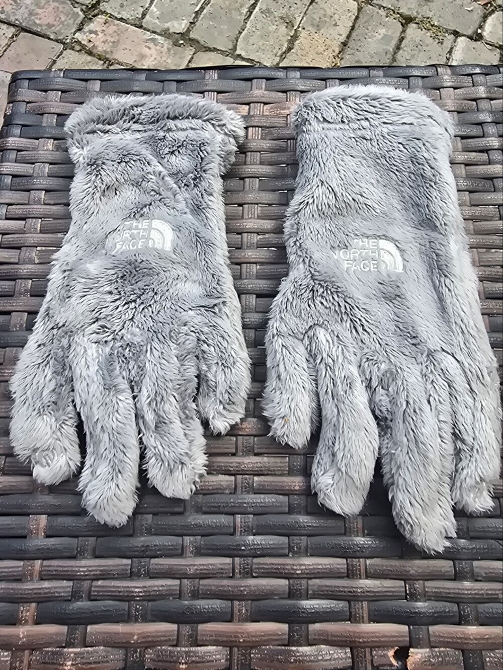 The North Face Kids' Plush Gray Fuzzy Gloves - Cozy Winter Comfort